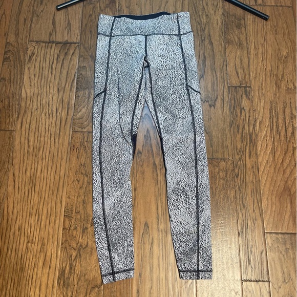 Lululemon Pace Rival Crop leggings in Power Luxtreme fabric Size 6 - Picture 3 of 9